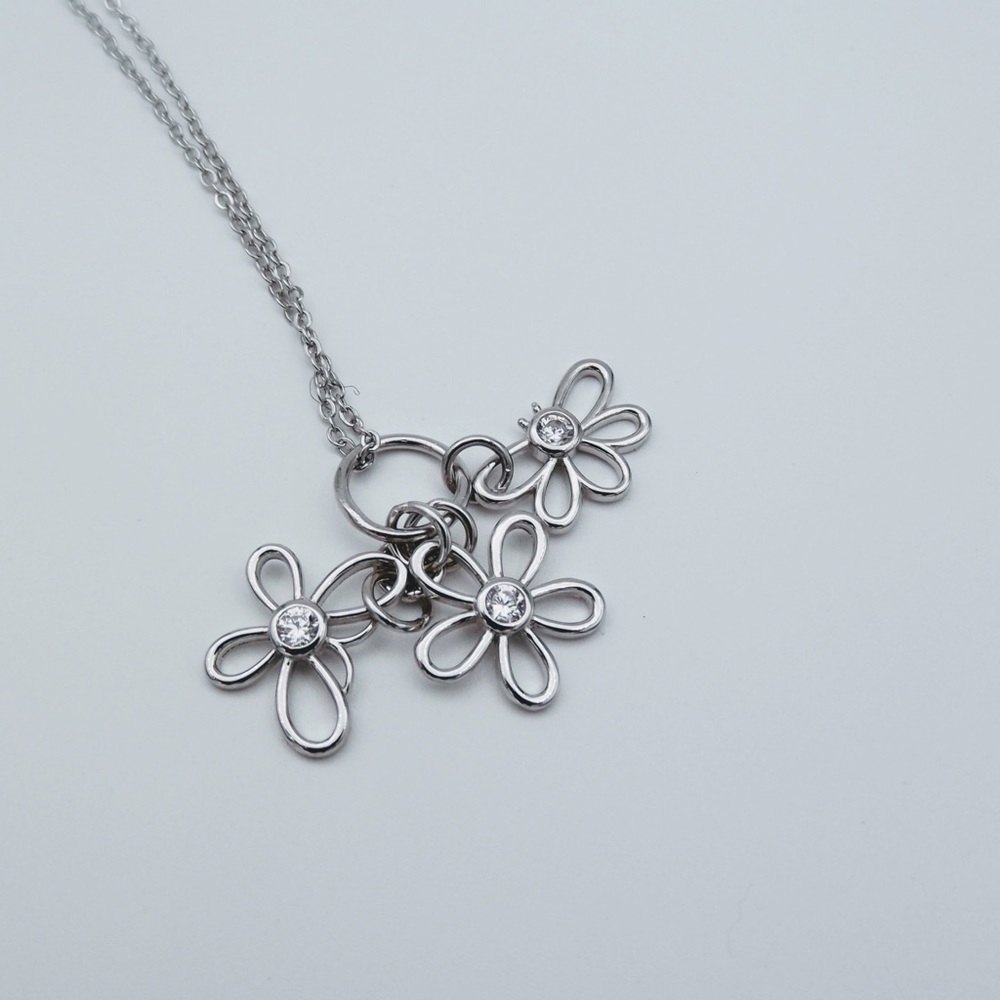 Brand new sterling silver neckless